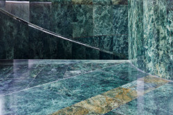 Interiér nechal Karel Prager obložit tzv. kubánským mramorem. Foto: Radek Úlehla