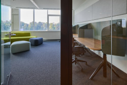 Společnost Wiesner-Hager dodala nábytek pro obě sídla rakouské firmy AGILOX.