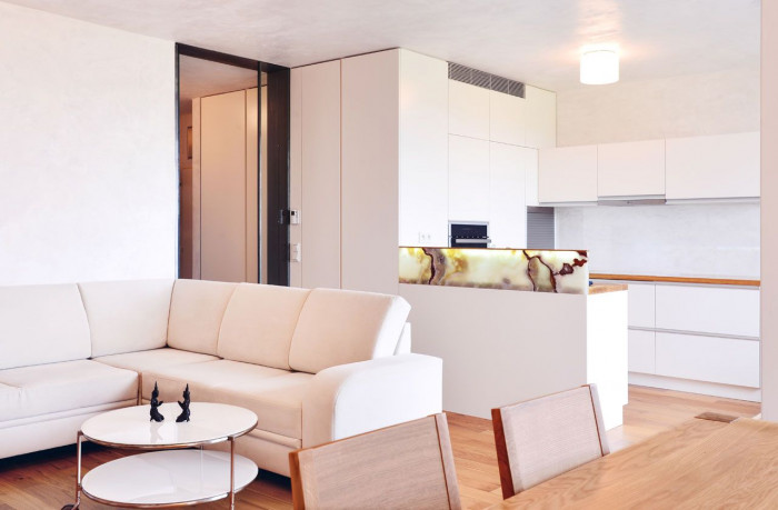 SENAA, Interiér bytu v Brně, kuchyně – foto