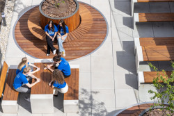 Vysoká škola báňská v Ostravě má novou budovu ekonomické fakulty. Navrhlo ji studio CHVÁLEK ATELIÉR s.r.o.