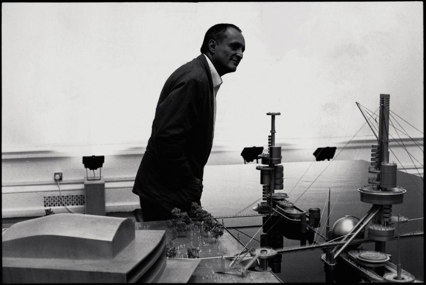 Rogers na své výstavě ’London as it could be’ v londýnské Royal Academy v roce 1986