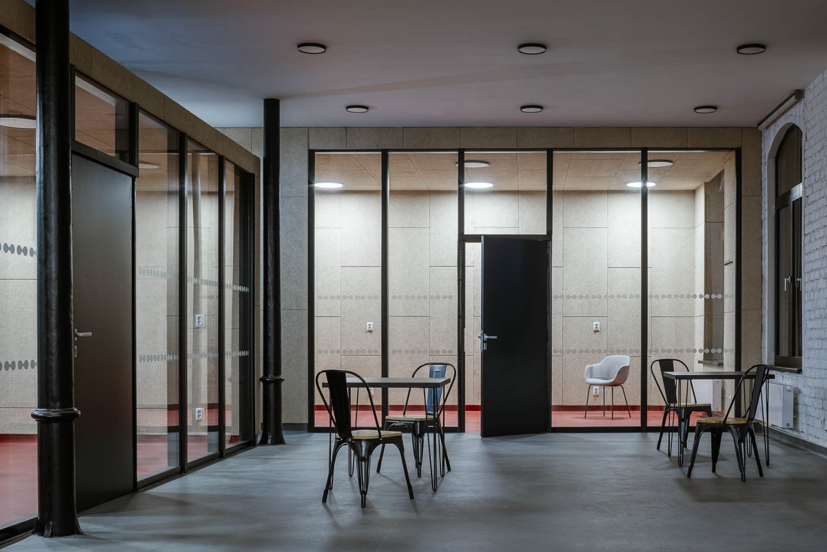 Pohled do interiéru komunitního centra (Komunitní centrum ve Strakonicích, Ateliér VAS)