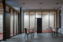 Pohled do interiéru komunitního centra (Komunitní centrum ve Strakonicích, Ateliér VAS)