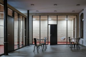 Pohled do interiéru komunitního centra (Komunitní centrum ve Strakonicích, Ateliér VAS)