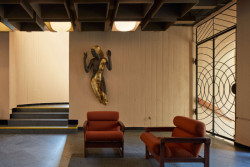 Prager se mohl oficiálně ujmout pouze interiérů, které v očích komunistů zřejmě neměly takovou váhu. Právě vnitřní prostory a jejich originální vybavení dnes představují nejhodnotnější vrstvu kulturního domu.