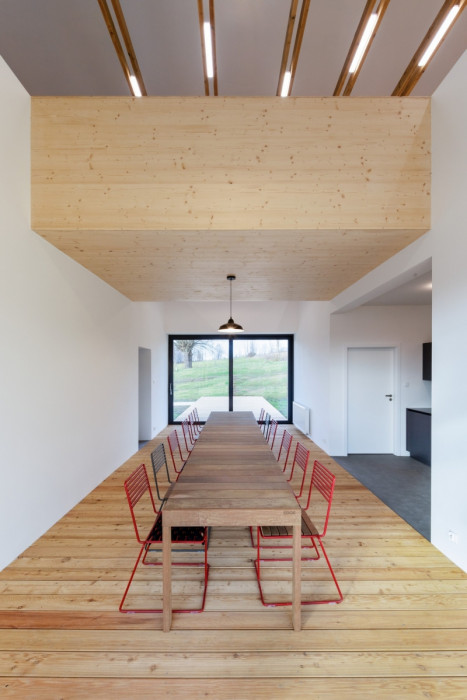 Rekonstrukce firemního sídla mmcité+ v Mazančowicích v Polsku od Kamil Mrva Architects