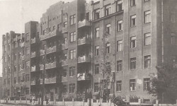 Dům slova patří k  historicky významným budovám Charkova. V meziválečné době se stal místem, kde bydlela ukrajinská inteligence. Mnoho významných osobností zde bylo zavražděno během stalinistických čistek.