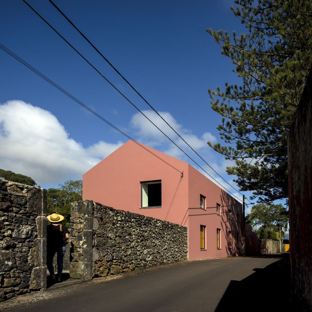Pink House, Mezzo Atelier