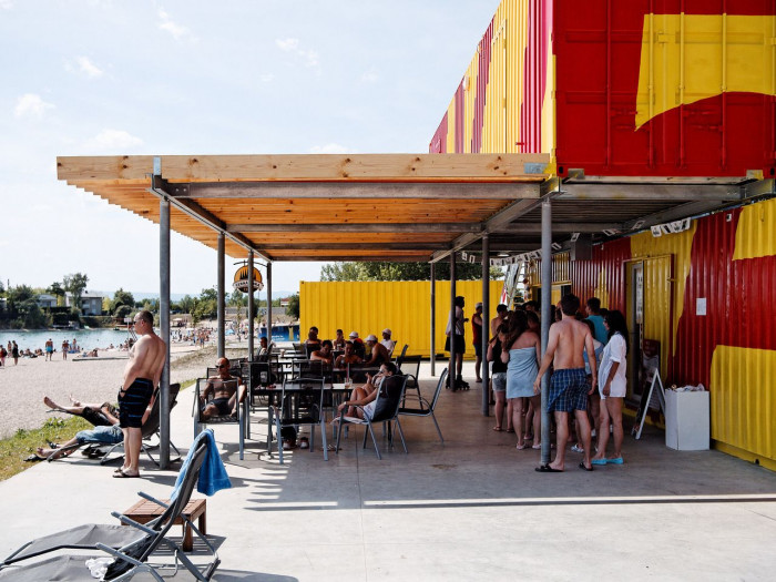 JRKVC, 5KA / Bufet z lodných kontajnerov – foto