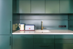 BY architects zrekonstruovali rodinný dům z 50. let v Praze s cílem zachovat charakter stavby.