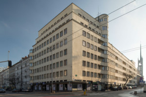 Zapsáno do UNESCO: BGK (Národní rozvojová banka), Obytný dům pro zaměstnance, ulice Maja 3 č.p. 27–31 v Gdyni