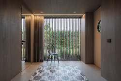 Pohled do zahrady (Rodinný dům v Břevnově; OTA atelier)