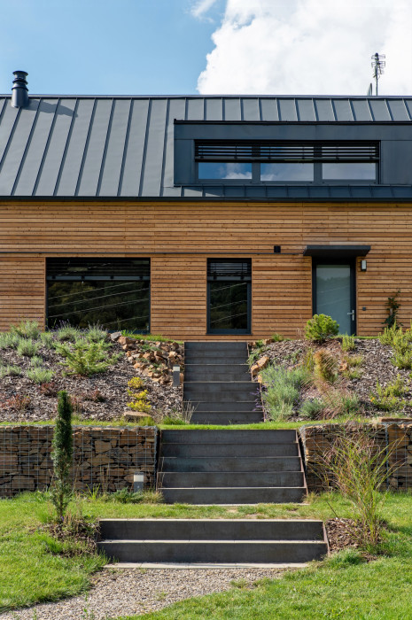 Dům ve svahu ve Chrustenicích od studia Reaktor