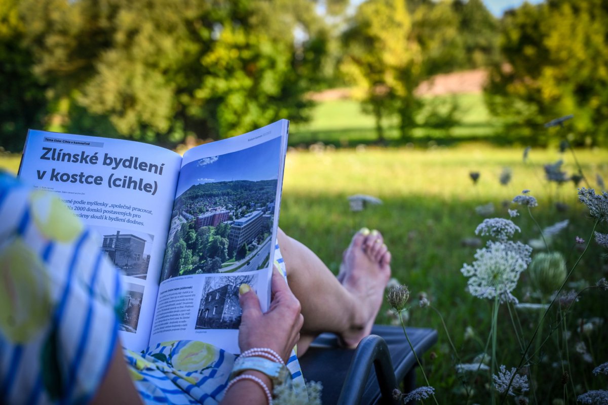 Časopis Kolem kamen přináší odborné informace z oboru, ale také rozhovory, reportáže a inspiraci.
