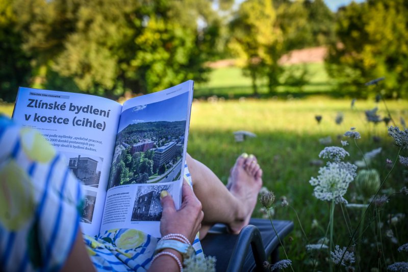 Časopis Kolem kamen přináší odborné informace z oboru, ale také rozhovory, reportáže a inspiraci.