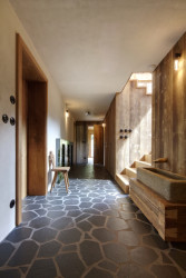 Uvnitř Wunderbaude (Chalupa Wunderbaude, A1Architects)