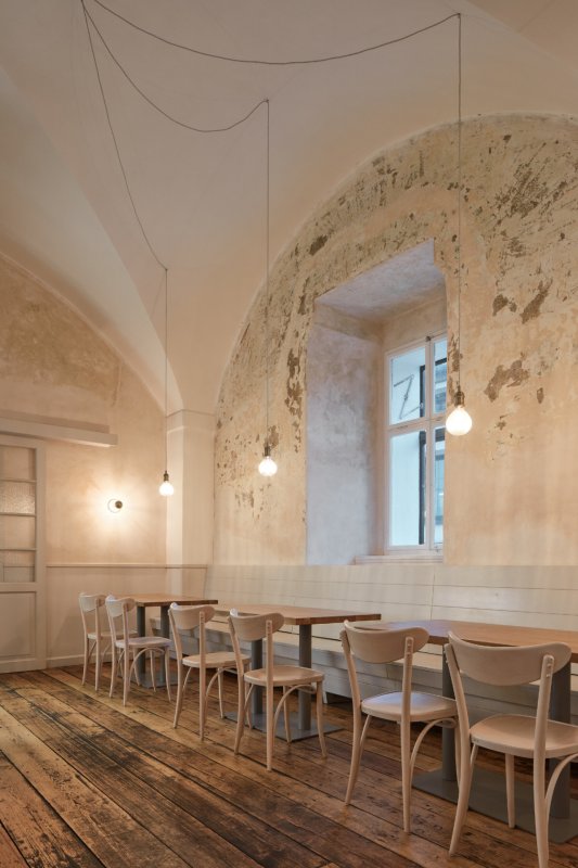 Restaurace Baroque | U Tří růží, Atelier ADR / Aleš Lapka, Petr Kolář © BoysPlayNice