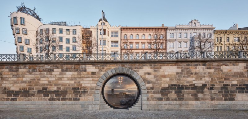 V minulosti v rámci BMIAA uspěly z českých realizací například ostravská galerie Plato, revitalizace pražských náplavek nebo budova mateřské školy v Liberci. (na obrázku pražská náplavka)