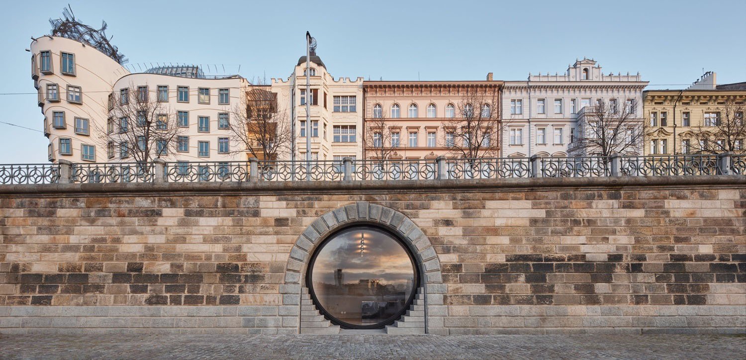 V minulosti v rámci BMIAA uspěly z českých realizací například ostravská galerie Plato, revitalizace pražských náplavek nebo budova mateřské školy v Liberci. (na obrázku pražská náplavka)