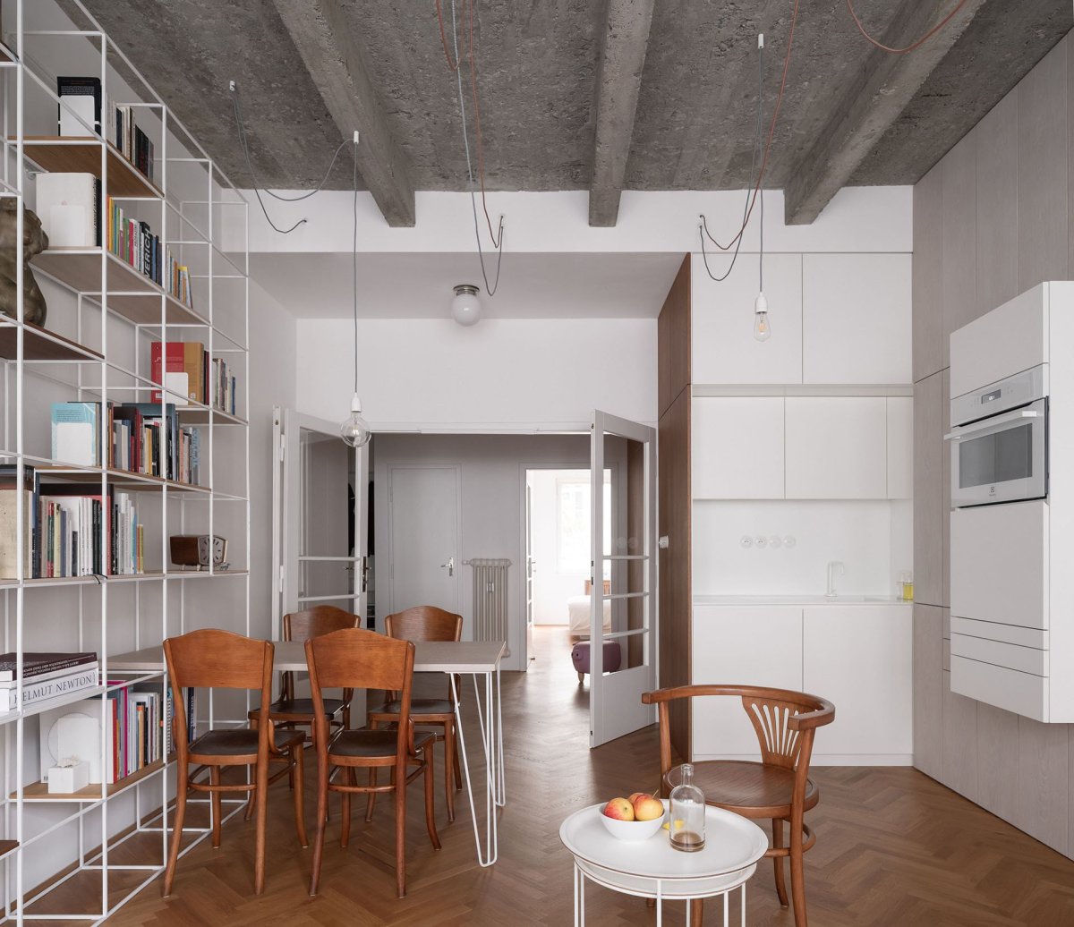 Nový box s kuchyní  (Rekonstrukce funkcionalistického bytu v Praze, architekt Martin Čeněk)