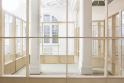 Historickou knihovnu v Manor Parku v Londýně proměnilo studio Apparata proměnilo v otevřený sdílený prostor pro umělce a tvůrce.