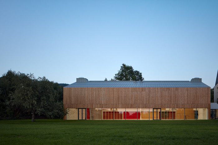 Sportovní hala v Novém Hrozenkově od studia Consequence Forma