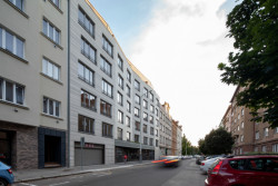 Bytový dům Sámova, Znamení čtyř - architekti