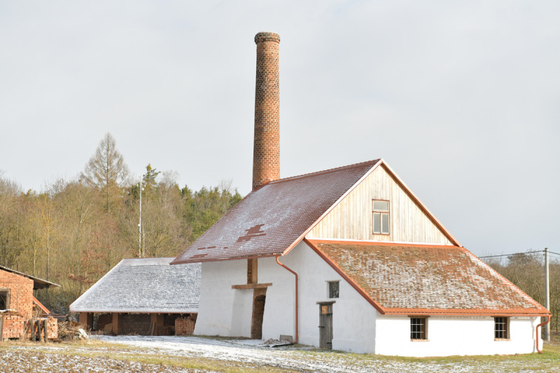 Dominantou celého areálu je budova pece.