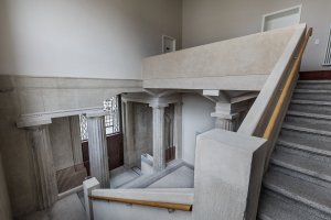 Rekonstrukce vily Heike; Christof Schubert Architekten: Ve vestibulu původně Richard Heike vystavoval stroje na zpracování masa, které jeho společnost vyráběla