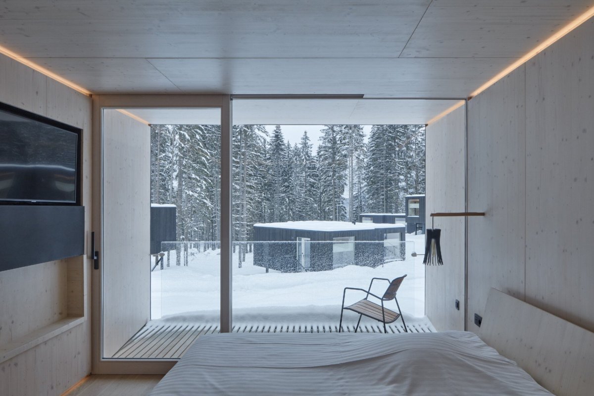 Sheltre pre hotel Bjornson, Ark-shelter / Michiel De Backer, Viktor Mikovčák, Martin Mikovčák