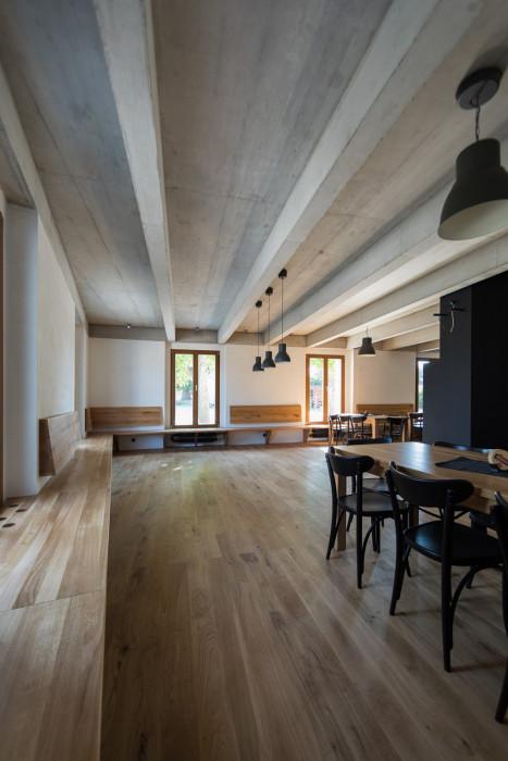 Rekonstrukce hospody se sálem v Máslovicích od bod architekti