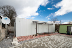 Díky rychlosti výroby, dodávky a výstavby modulárních konstrukcí pomáhá společnost KOMA lidem v neočekávaných životních situacích