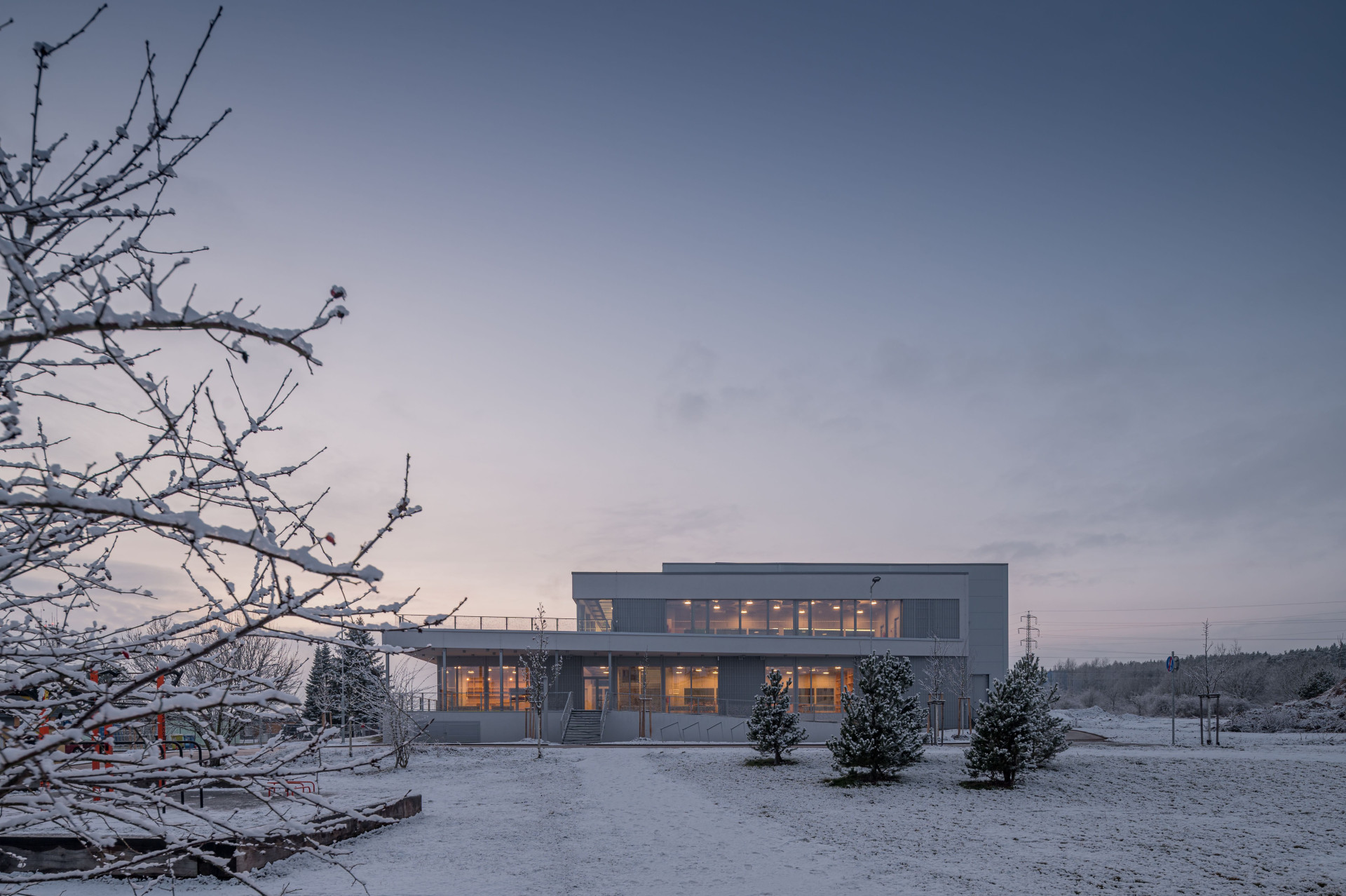 Sportovní hala města Plzeň, Projectstudio8: Sportovní hala se nachází na severním okraji Plzně v blízkosti sídlišť Bolevec, Lochotín a Košutka