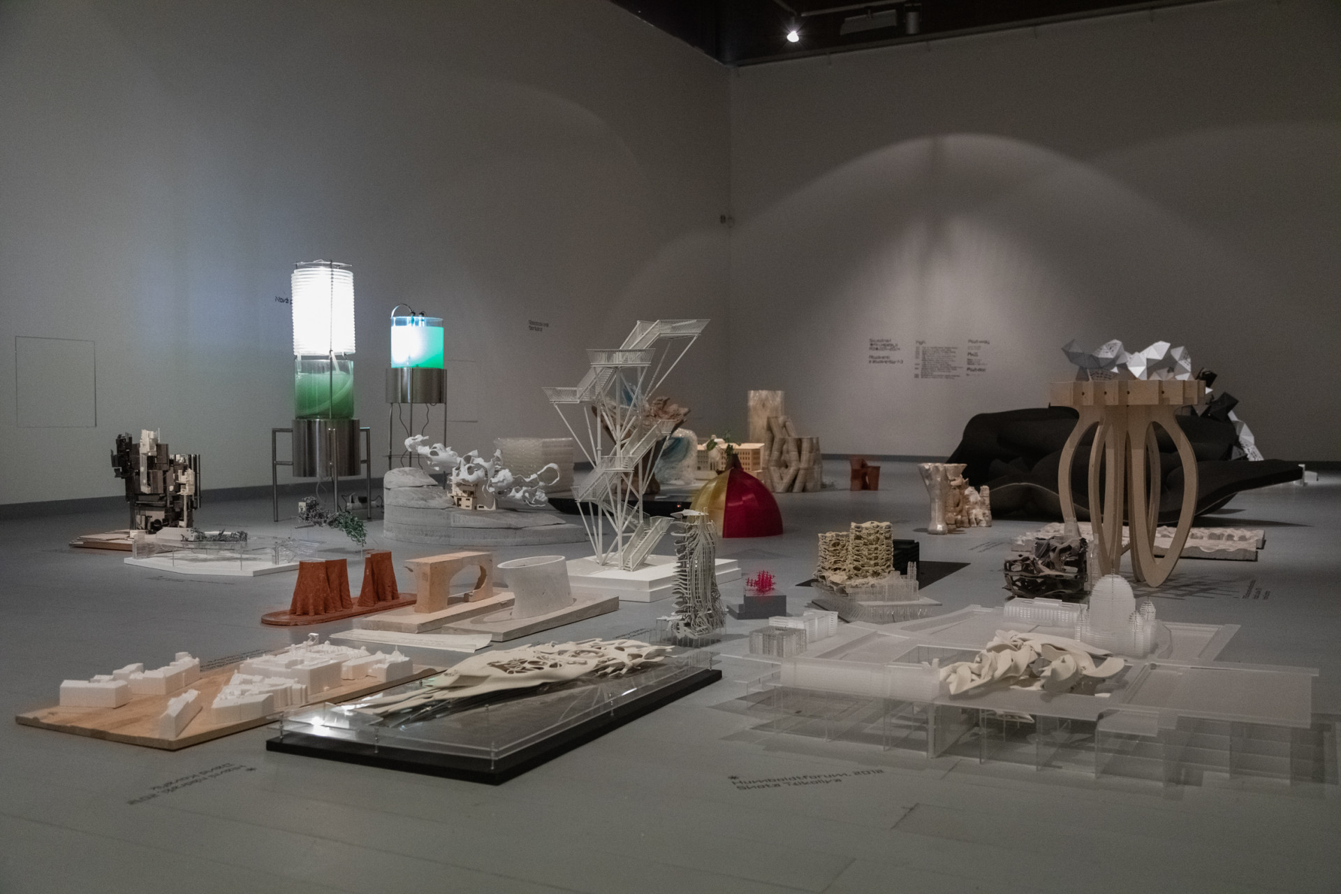 Ateliér architektury III se ve svých projektech soustřeďuje na testování nových metod navrhování. Úspěchy i nepřeberné množství projektů ateliéru sleduje výstava Souostroví / Archipelago 13 *A3, která se koná v Galerii UM.