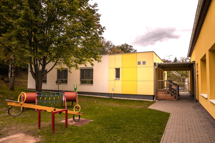 Veřejné stavby založené na vrutech - Základní a mateřská škola Střelice