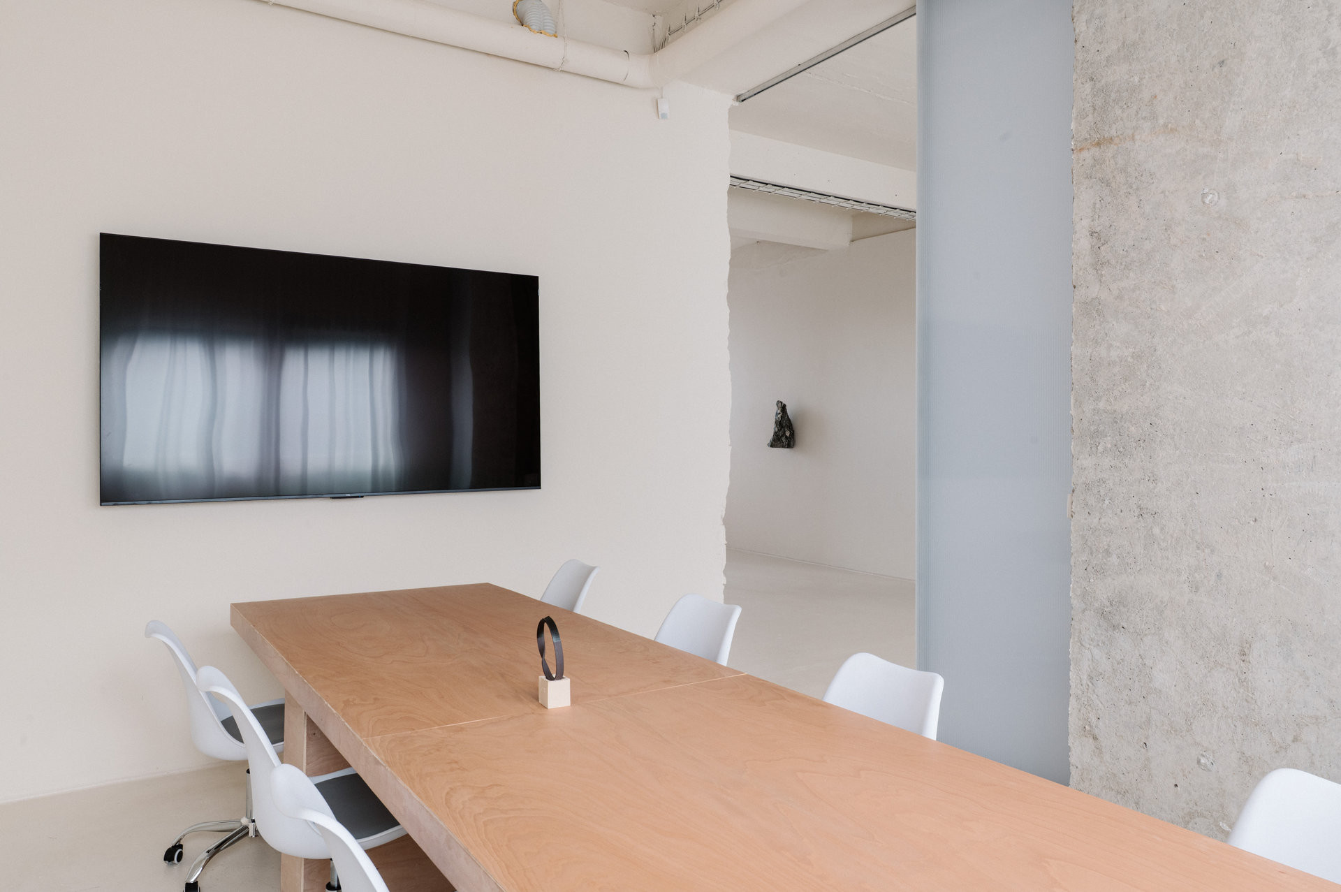 Zasedací místnost (Kreativní studio v socialistických prostorech; Absurd Studio)