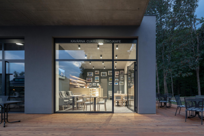 Přestavba garáží v Trojanovicích pro komerční účely od Kamil Mrva Architects