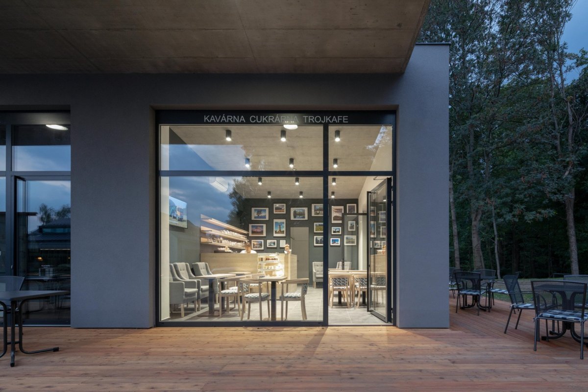 Přestavba garáží v Trojanovicích pro komerční účely, Kamil Mrva Architects
