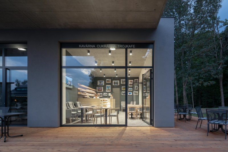 Přestavba garáží v Trojanovicích pro komerční účely od Kamil Mrva Architects