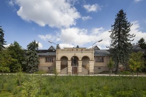 Město nechalo vystavět i novou budovu filtrace městské vodárny. Objekt o výměře téměř půl hektaru koncipoval Zápal jako sestavu tří na sebe navazujících traktů umístěných stupňovitě ve svahu vrchu Homolka.