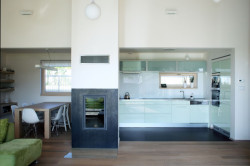 Vladimír Balda architekt, Přízemní dům se slunolamem – foto