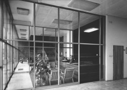 Výstavba byla zahájena v roce 1967, pak ale přišla sovětská  okupace. Architekti Jiří Klen a Jiří Kadeřábek, vedle Pragerea vůdčí osobonosti projektu, emigrovali. Samostatné ateliéry byly začleněny do Projektového ústavu výstavby hlavního města Prahy.