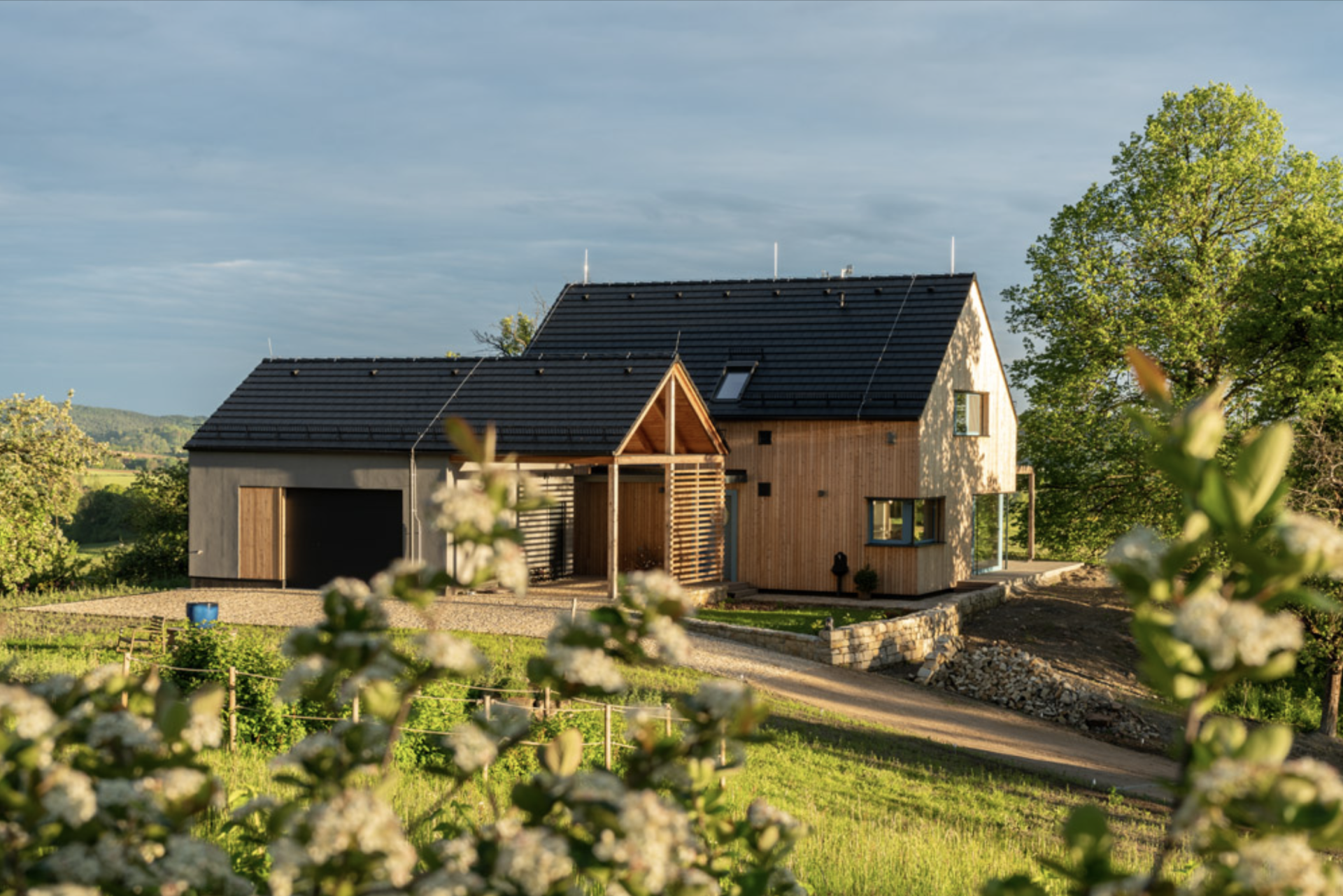 Dům s výhledem na Trosky navrhl ARCHCON atelier, realizovala společnost DŘEVOSTAVBY BISKUP