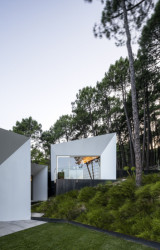 Ateliér Aranguren & Gallegos navrhl dům složený z "boxů". Nachází se nedaleko španělského Madridu a nabízí cenné výhledy na tamější baziliku.