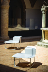 Organický objekt Manta představuje svěží řešení pro kombinaci práce a odpočinku