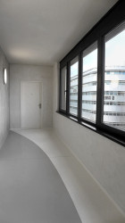 Aulík Fišer architekti realizovali polyfunkční dům v Libni, který reaguje na urbanisticky nejednotnou městskou zástavbu