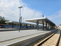 Nové přístřešky na třech nádražích v Kladně. Inovací prošly zejména podhledy - jsou to kazety, které umožní například vytvořit šikminu.