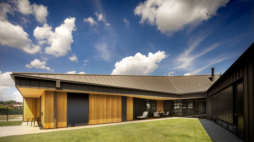 Rodinný dům pod Kunětickou horou v Dříteči. Med Pavlík architekti s.r.o., 2022