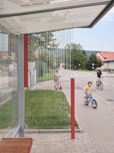 Subtilní konstrukce nabízí menší zastavěnou plochu a větší prostor pro cestující.