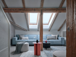 Pohled do obývacího pokoje (Podkrovní byt na Arbesově náměstí od Formafatal)